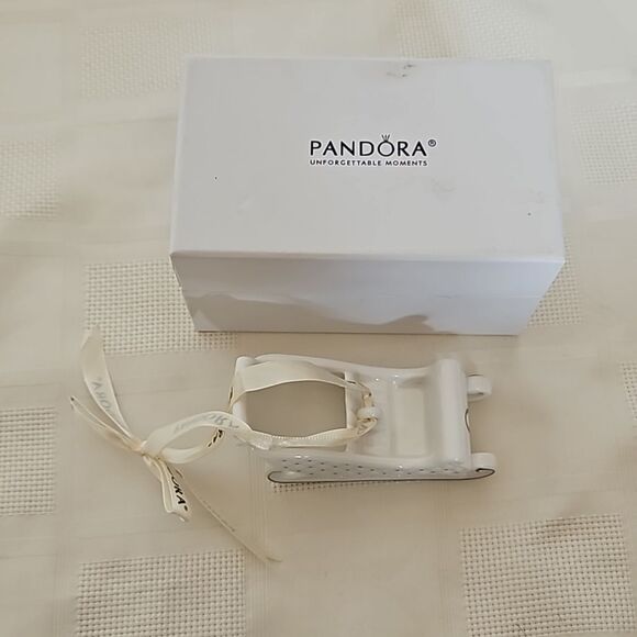Pandora Holiday 2014 Sleigh Ornament White/ Silver - Picture 15 of 16